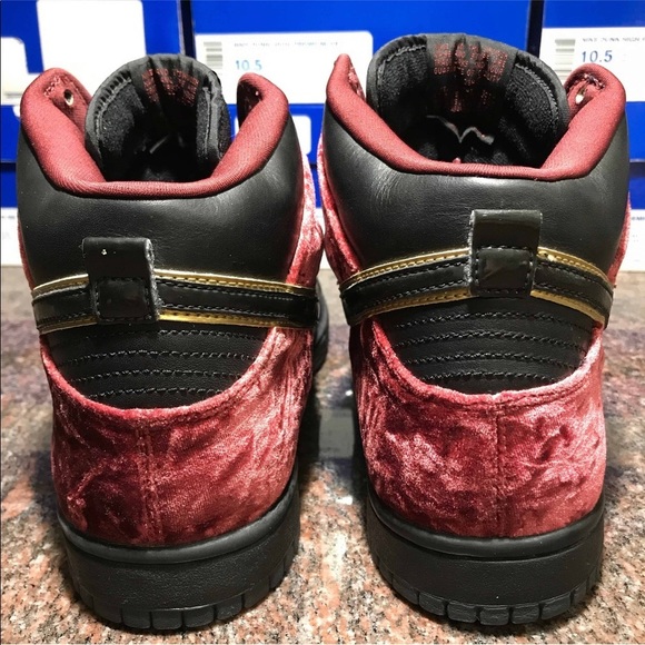 Nike Dunk High Premium SB ‘BLOODY SUNDAY’ - Picture 7 of 8